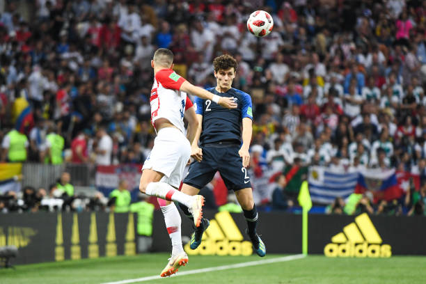 在场上显得 在场上显得