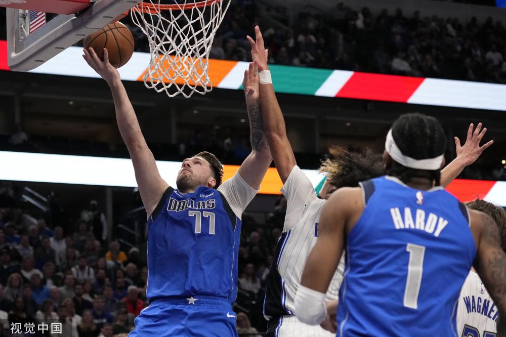 震耳欲聋的 震耳欲聋的